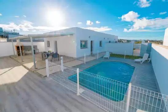 Villa for 2 + 3 guests . With Pool, Air conditioning, Wifi and Optional FREE Cancellation  Poniente in Chiclana de la Frontera, Cádiz, Andalucía, España