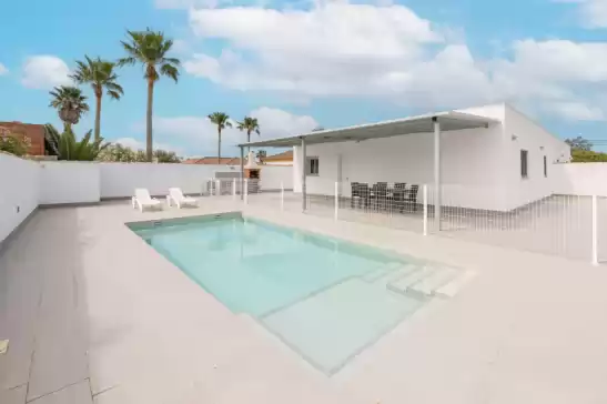 Villa für 2 + 4 gäste . Mit Pool, Klimaanlage, Wifi und Optionale GRATIS Stornierung  Miamar 2 in Chiclana de la Frontera, Cádiz, Andalucía, España