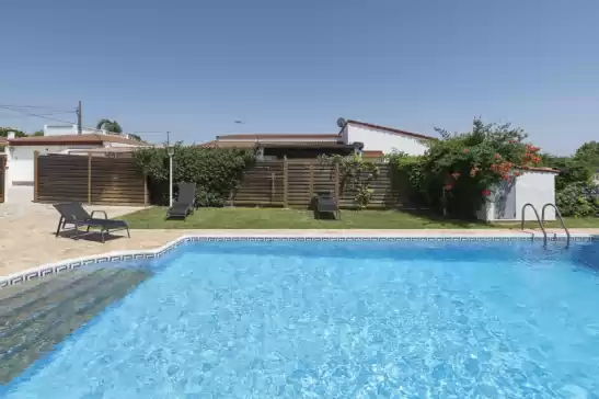 Villa für 4 gäste . Mit Pool, Klimaanlage, Wifi und Optionale GRATIS Stornierung  Casa algodon in Chiclana de la Frontera, Cádiz, Andalucía, España