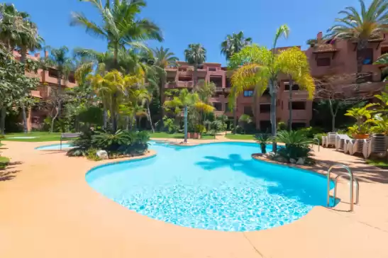 Apartamento para 6 huéspedes . Con Piscina, Aire Acondicionado, Wifi y Cancelación GRATUITA opcional La gaviota en Marbella, Málaga, Andalucía, España