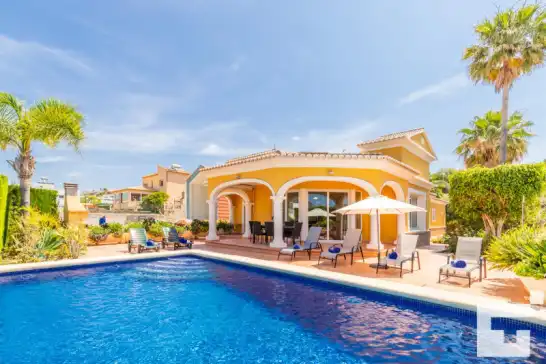 Villa for 6 guests . With Pool, Air conditioning, Wifi and Optional FREE Cancellation Casanova - grupo turis in Calp, Alicante, Comunitat Valenciana, España