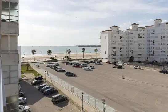 Apartment for 4 guests . With Pool, Air conditioning, Wifi and Optional FREE Cancellation Valdelagrana beach in Valdelagrana, El Puerto de Santa María, Cádiz, Andalucía, España