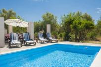 Holiday rentals in Can barrera