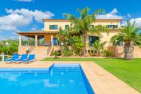 Holiday rentals in Can bou