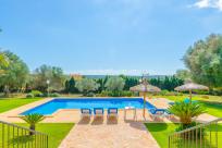 Holiday rentals in Can bou
