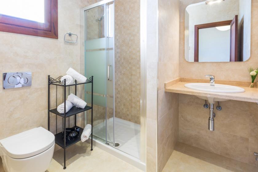 Holiday rentals in Romaní des figueral, Campos