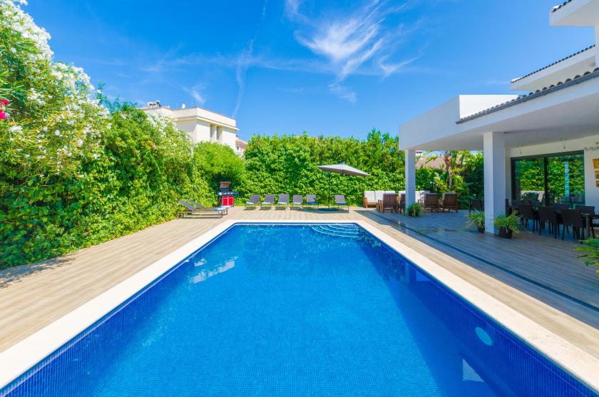 Holiday rentals in Villa diagonal, Can Picafort