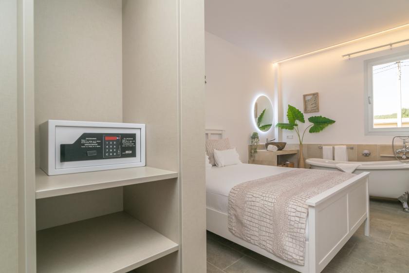 Holiday rentals in Rainbow home mallorca, Establiments
