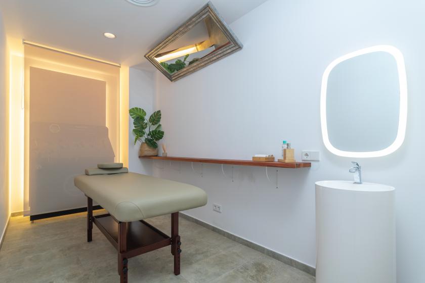 Holiday rentals in Rainbow home mallorca, Establiments