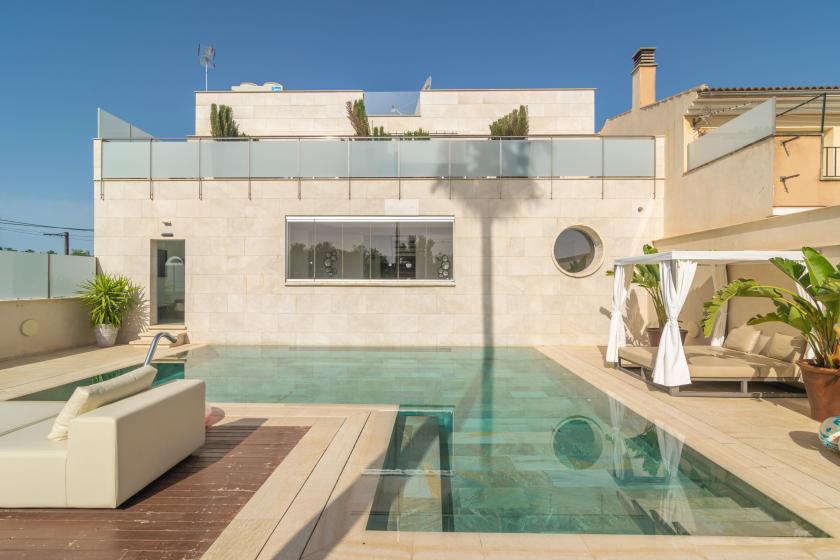 Holiday rentals in Rainbow home mallorca, Establiments