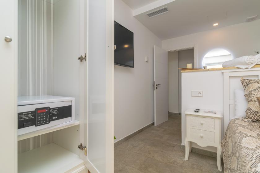 Holiday rentals in Rainbow home mallorca, Establiments
