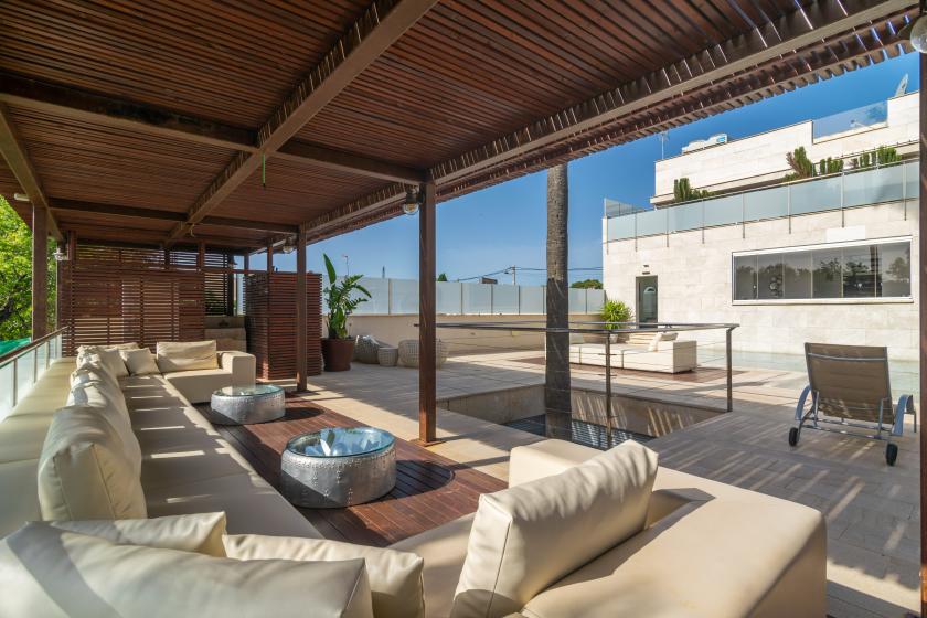 Holiday rentals in Rainbow home mallorca, Establiments