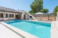 Holiday rentals in Garonda villa