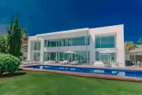 Holiday rentals in Villa serenity