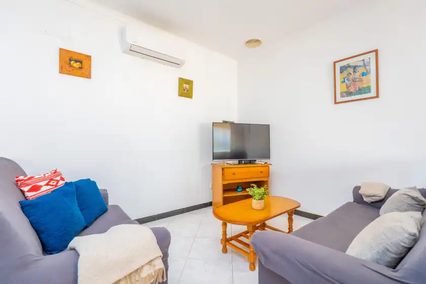 Holiday rentals in Can parrita, s'Estanyol de Migjorn