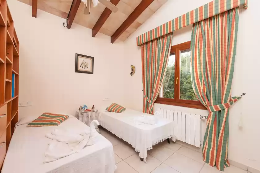 Holiday rentals in Ca na granada, Muro