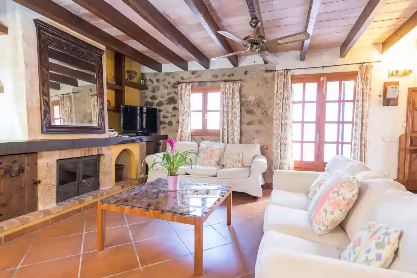 Holiday rentals in Ca na joia