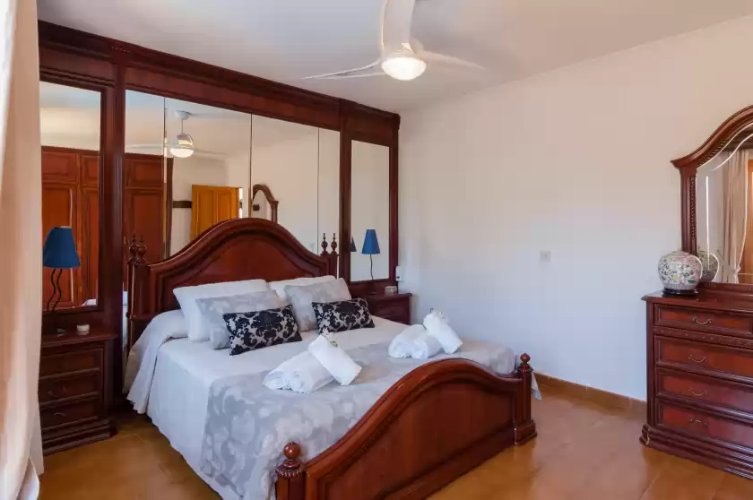 Holiday rentals in Ses àncores, sa Coma