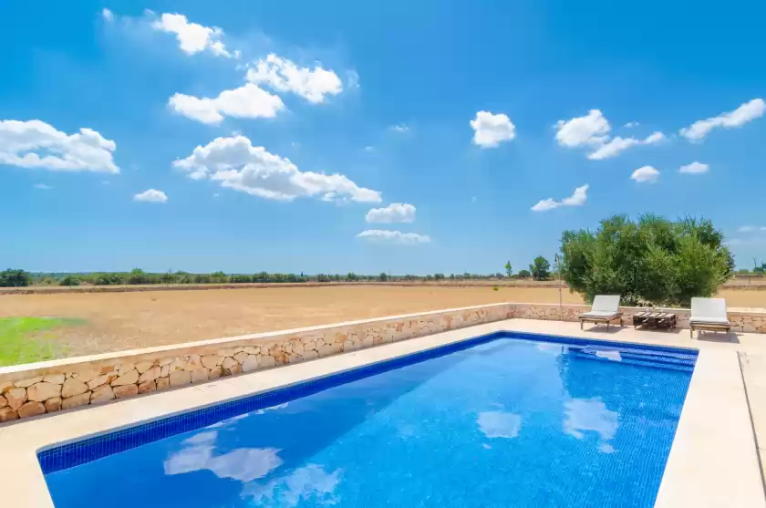 Holiday rentals in Can cotoneta, Campos