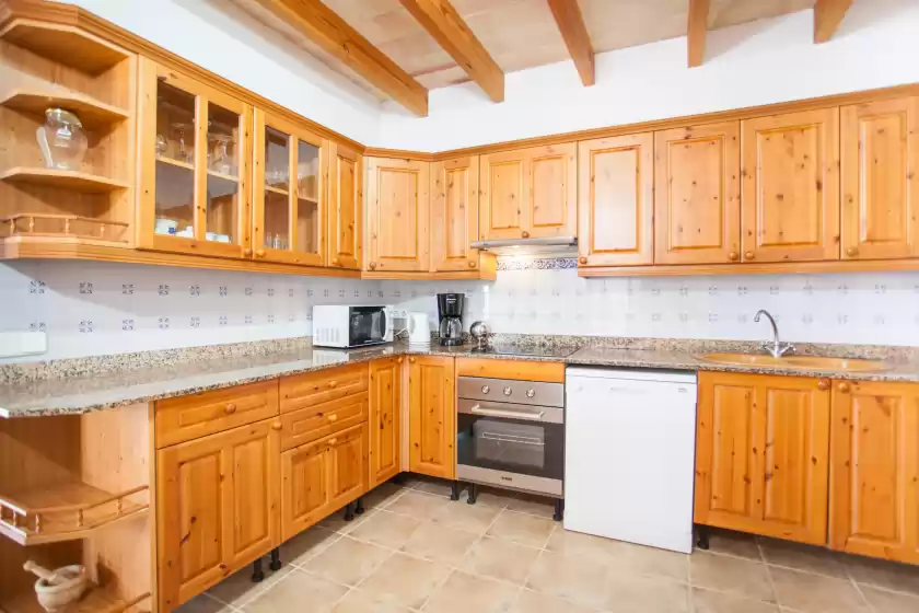 Holiday rentals in Cas rossinyol, Lloseta