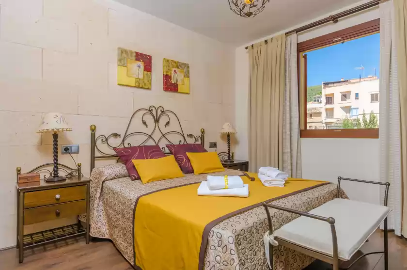 Holiday rentals in Esmaez, Lloseta