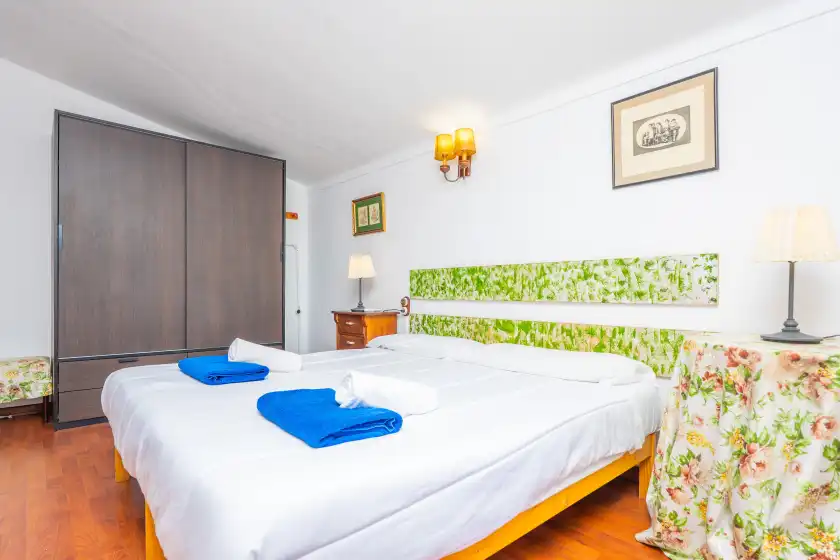 Holiday rentals in Sa marina (covamarina), ses Covetes