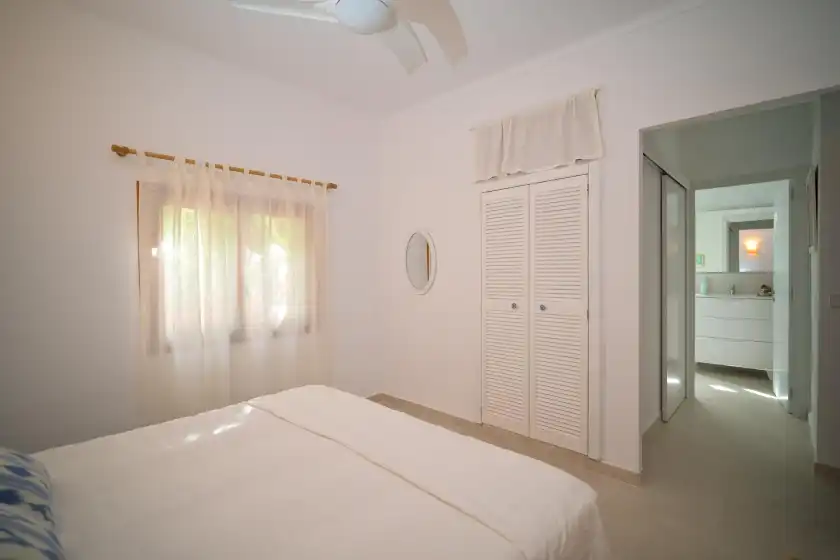 Holiday rentals in Sol i vent, Cala Llombards