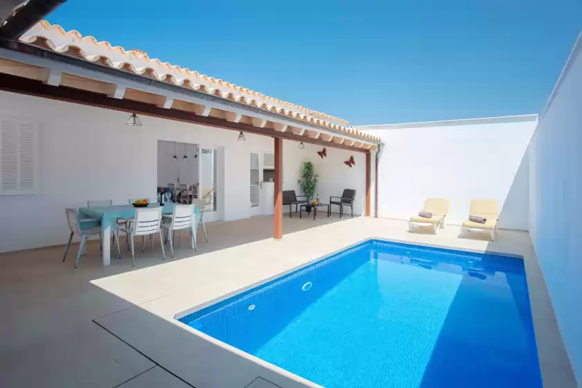Holiday rentals in Sestanyolet