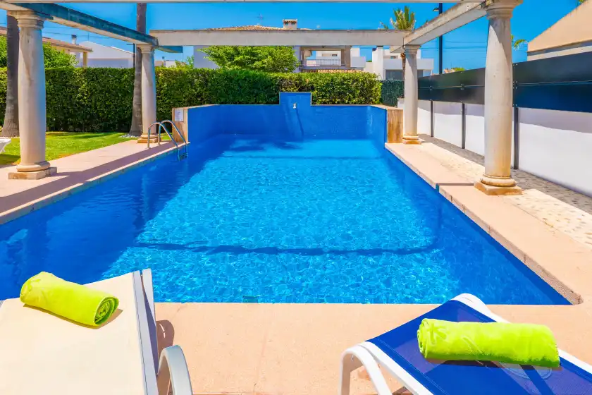 Holiday rentals in Estrel, Can Picafort
