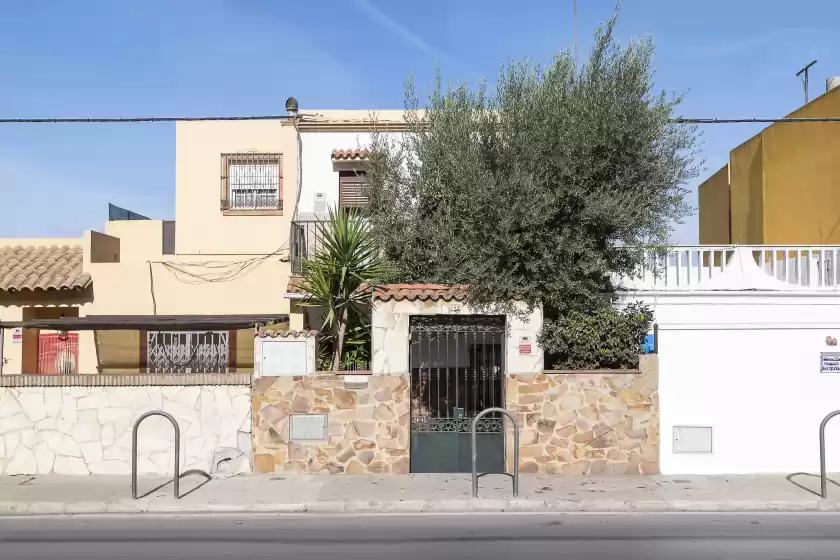 Holiday rentals in Casa del olivo, Algeciras