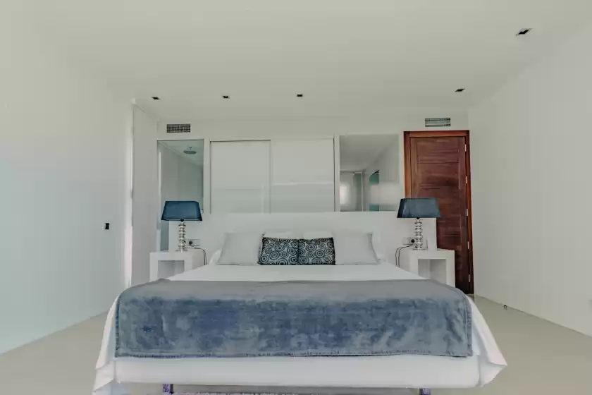 Holiday rentals in Villa serenity, es Cubells
