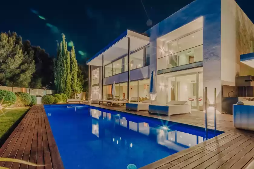 Holiday rentals in Villa serenity, es Cubells