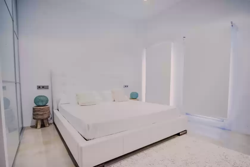 Holiday rentals in Villa serenity, es Cubells