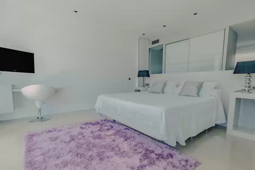 Holiday rentals in Villa serenity, es Cubells
