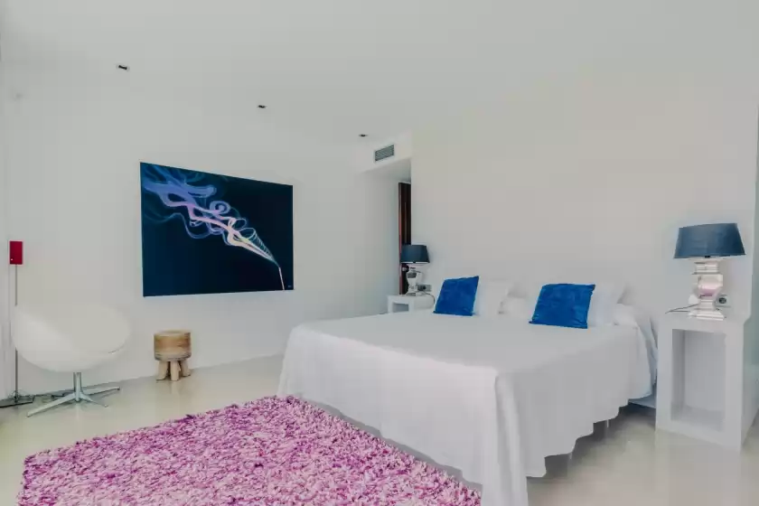 Holiday rentals in Villa serenity, es Cubells
