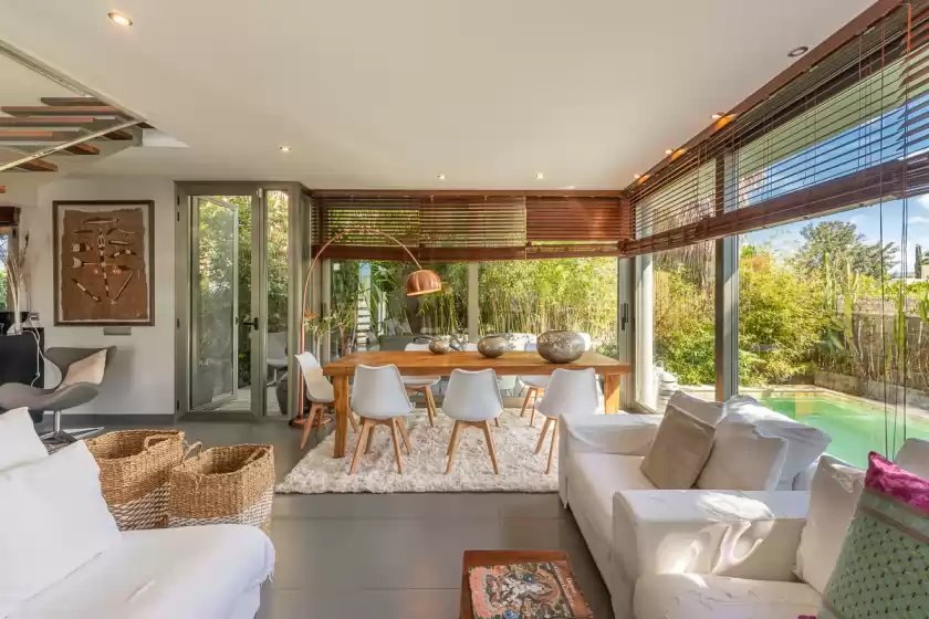 Holiday rentals in Villa zebra, Puig d'en Valls