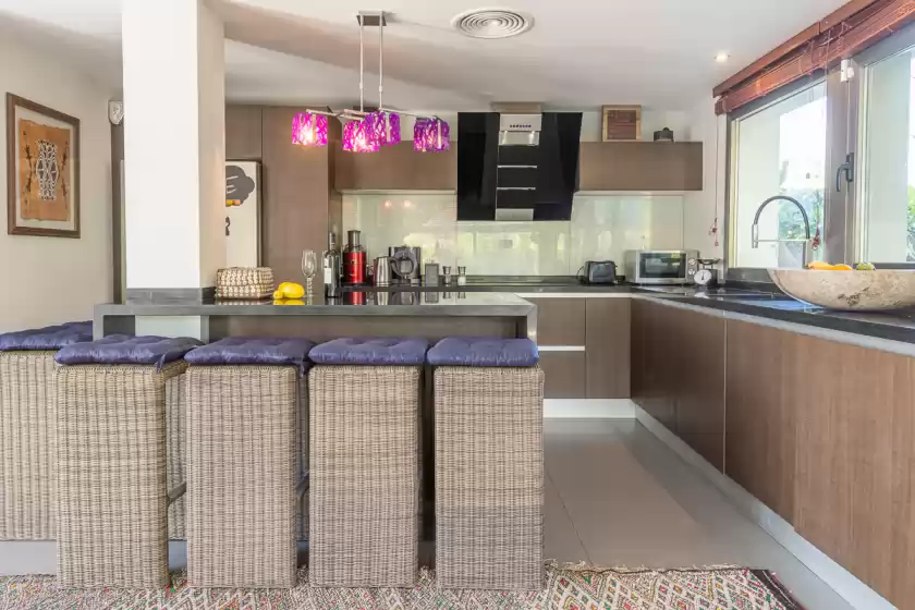 Holiday rentals in Villa zebra, Puig d'en Valls