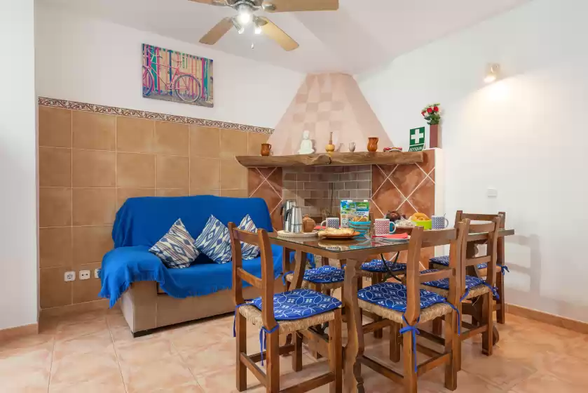 Holiday rentals in Hola rural 1, Costitx