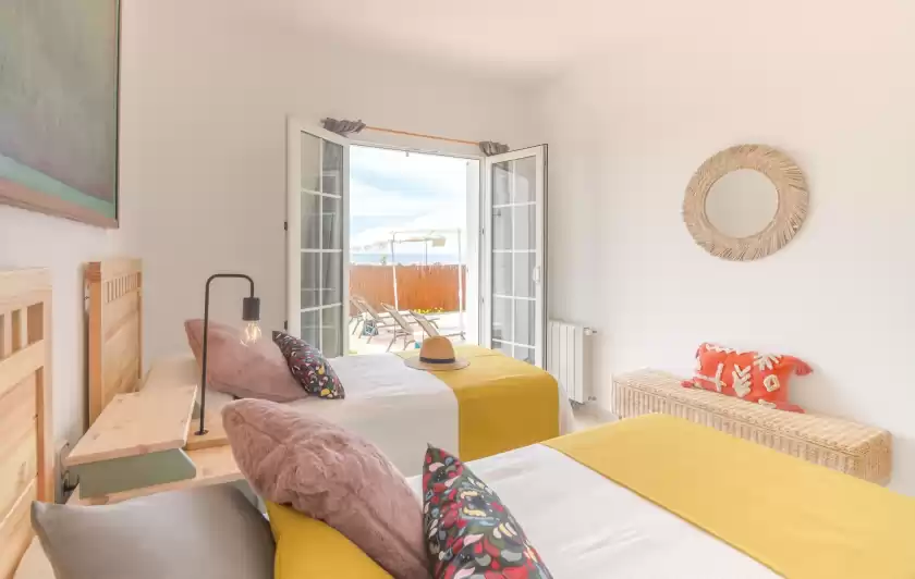 Holiday rentals in Villa maricel, Sant Lluís