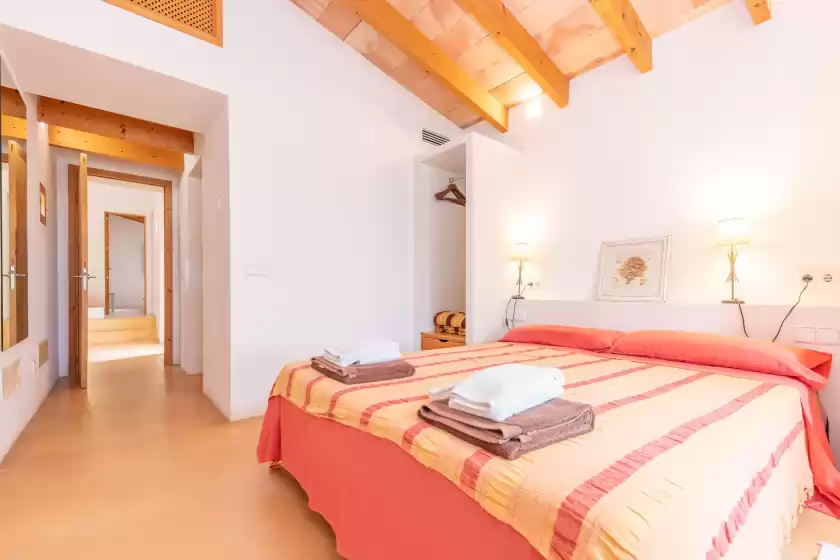 Holiday rentals in Ses fonolleres, Cala Bona