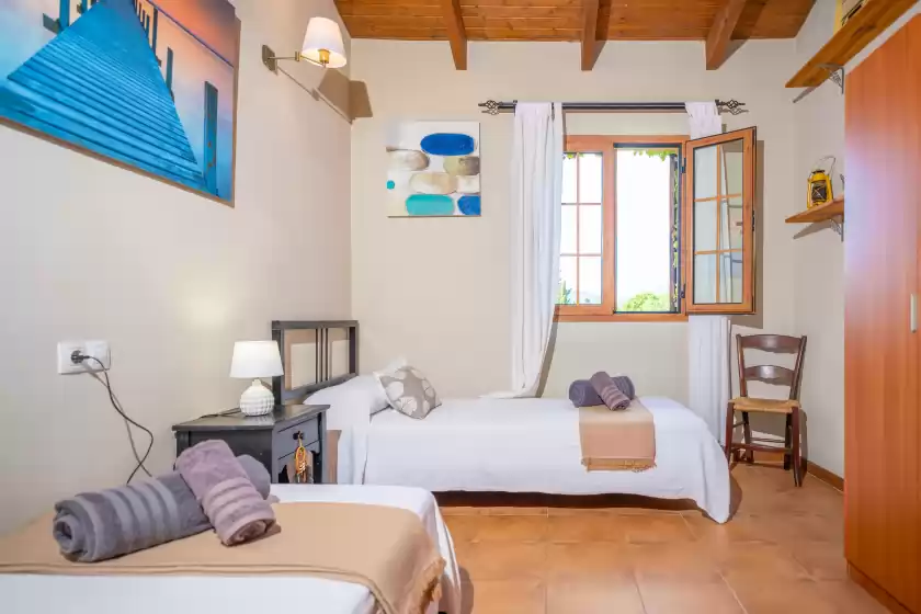Holiday rentals in Sa sort llarga, Moscari
