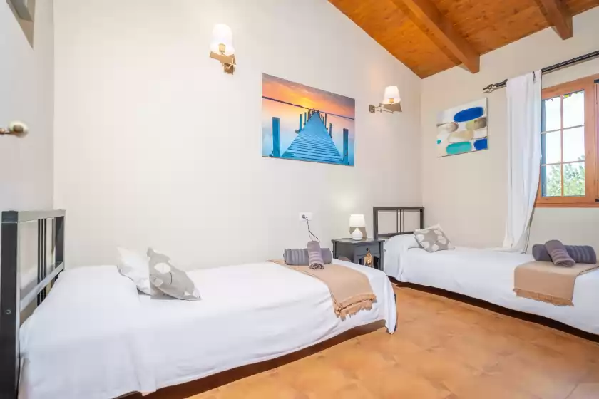 Holiday rentals in Sa sort llarga, Moscari