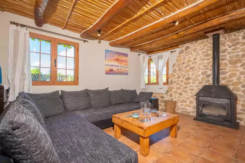 Holiday rentals in Sa sort llarga, Moscari