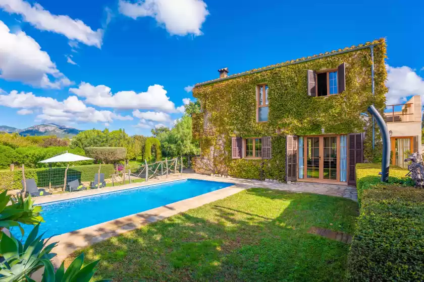 Holiday rentals in Sa sort llarga, Moscari