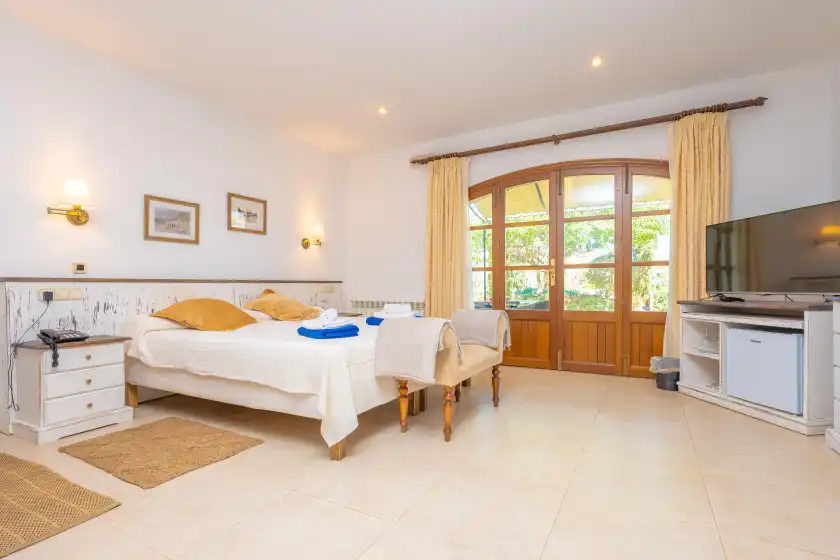 Holiday rentals in Agroturismo mondrago (antic na martina), Portopetro