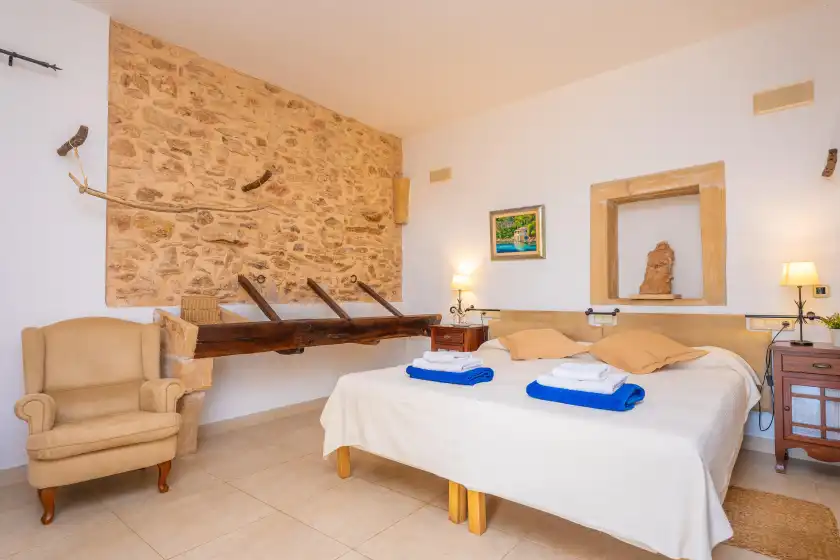 Holiday rentals in Agroturismo mondrago (antic na martina), Portopetro