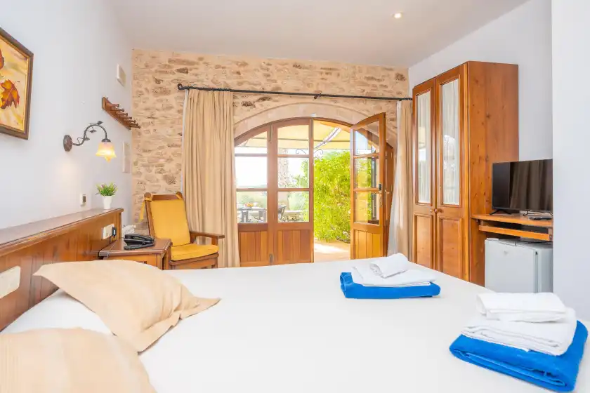 Holiday rentals in Agroturismo mondrago (antic na martina), Portopetro