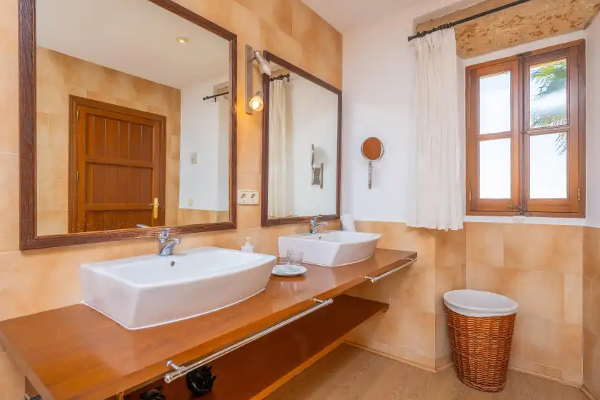 Holiday rentals in Agroturismo mondrago (antic na martina), Portopetro
