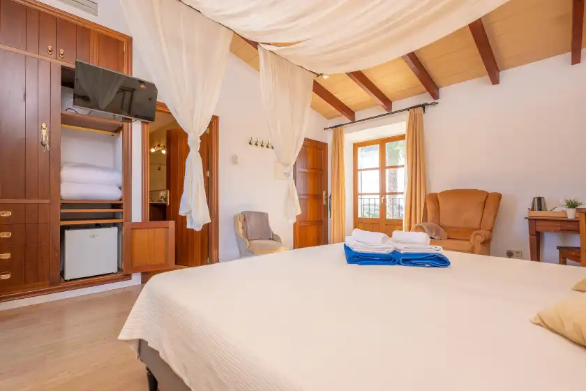 Holiday rentals in Agroturismo mondrago (antic na martina), Portopetro