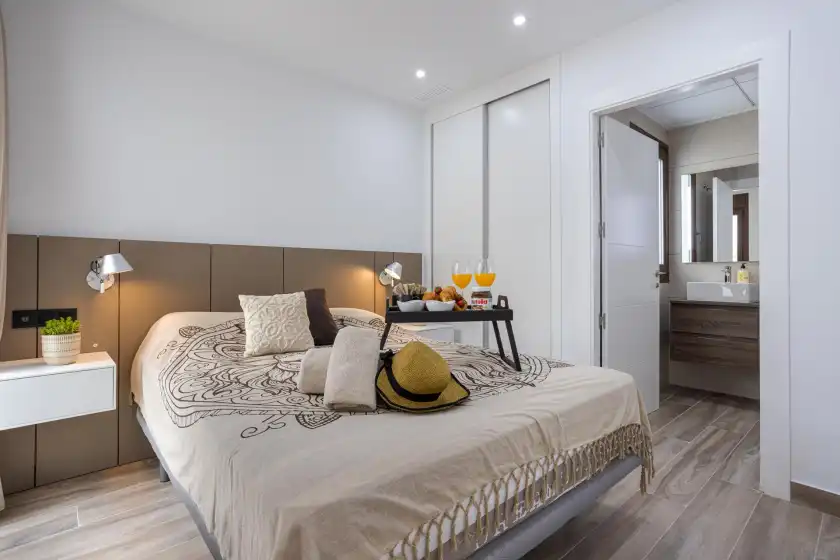 Holiday rentals in Laguna beach villa veintidos, San Miguel de Salinas